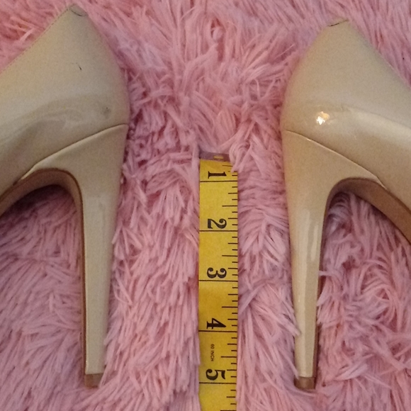 Vince Camuto heels - Picture 6 of 8